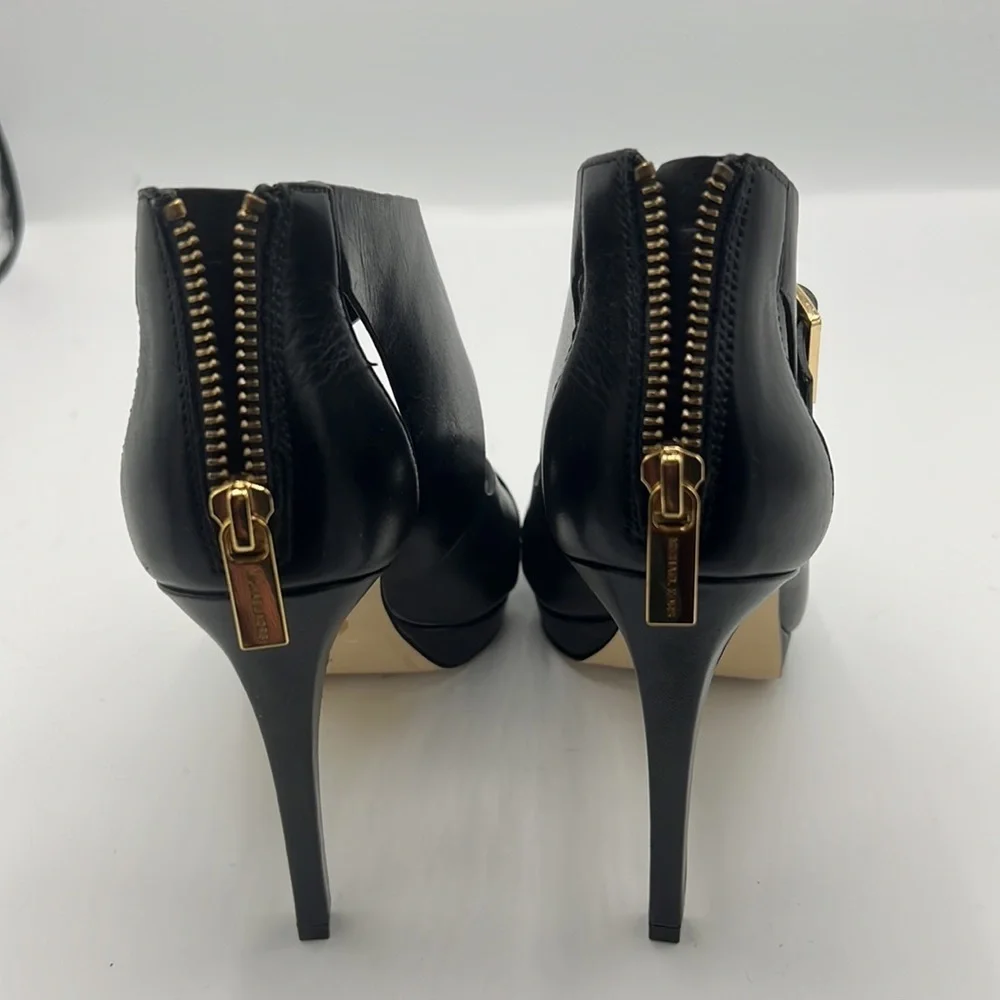 Michael Kors high heel  shoes in great condition.size 7.